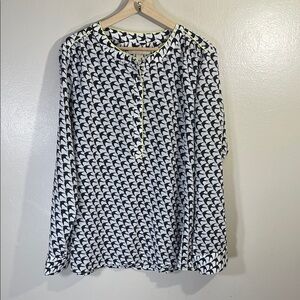 EUC Banana Republic Black and White Swallow Blouse